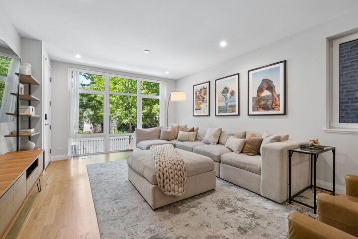 Property Photo:  2719 W Haddon Avenue 1  IL 60622 