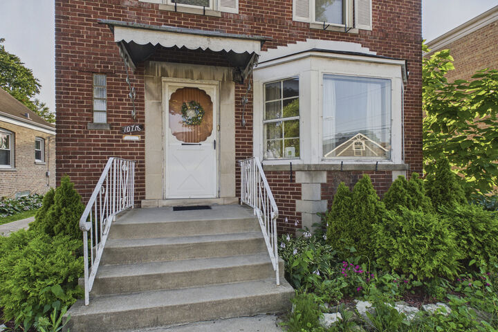 Property Photo:  10718 S Trumbull Avenue  IL 60655 