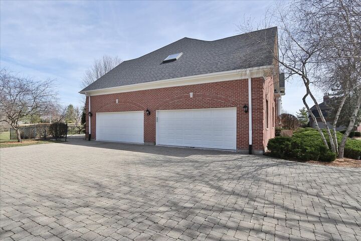 Property Photo: 5N523 E Lakeview Circle IL 60175