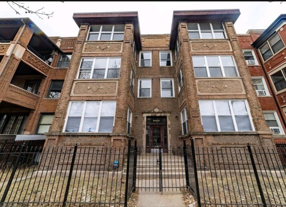 Property Photo: 5824 S Michigan Avenue 2 IL 60637