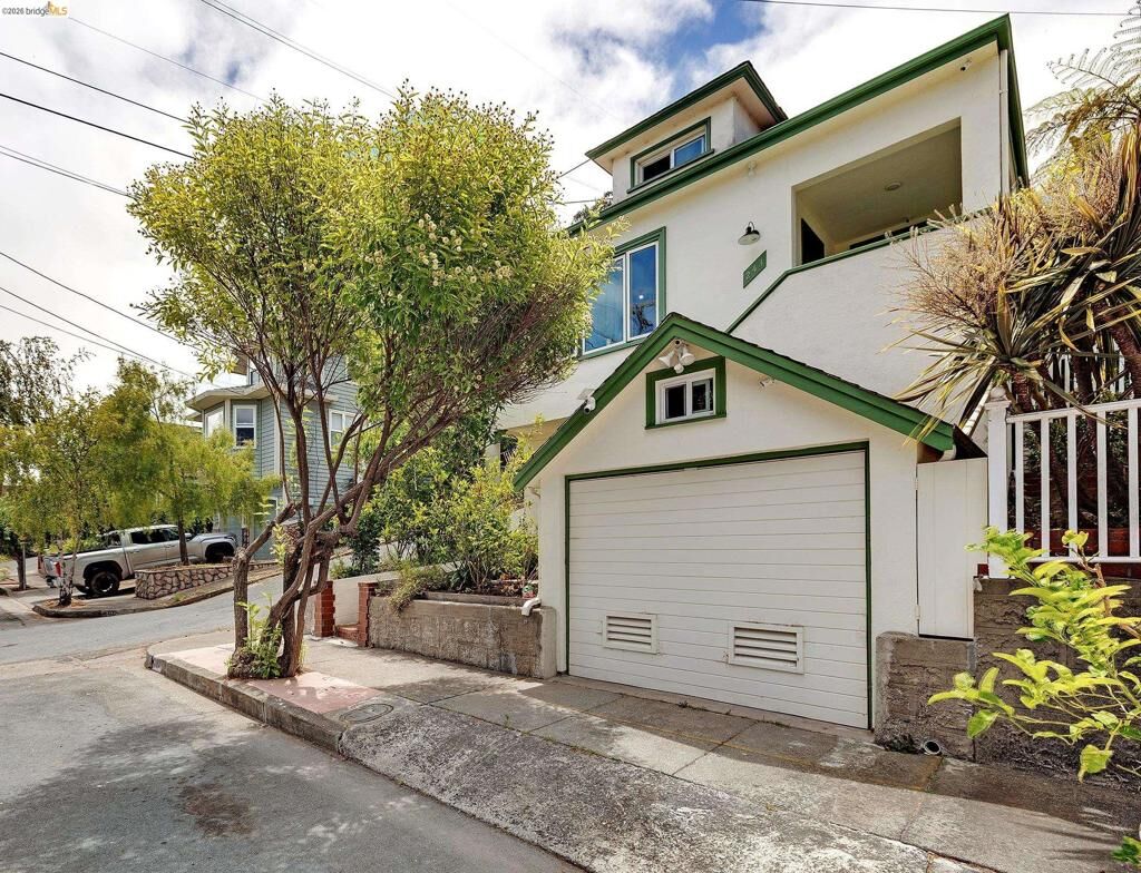 Property Photo:  243 Nevada Av  CA 94801 