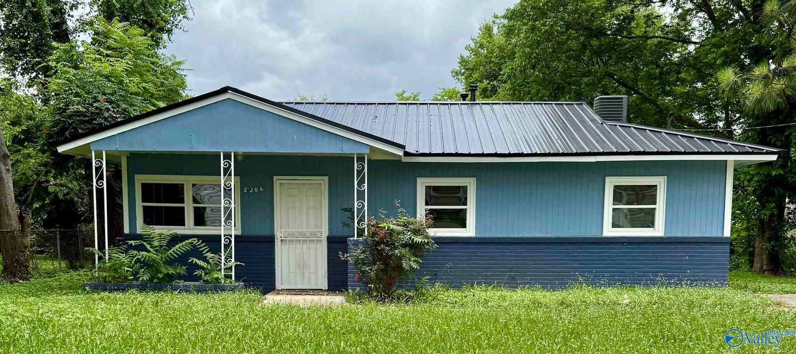 Property Photo: 2206 Evans Avenue NW AL 35810