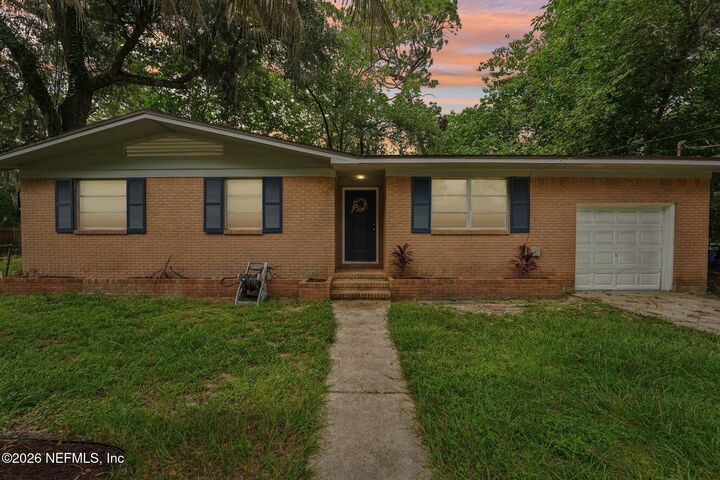 Property Photo: 8306 Eaton Avenue FL 32211
