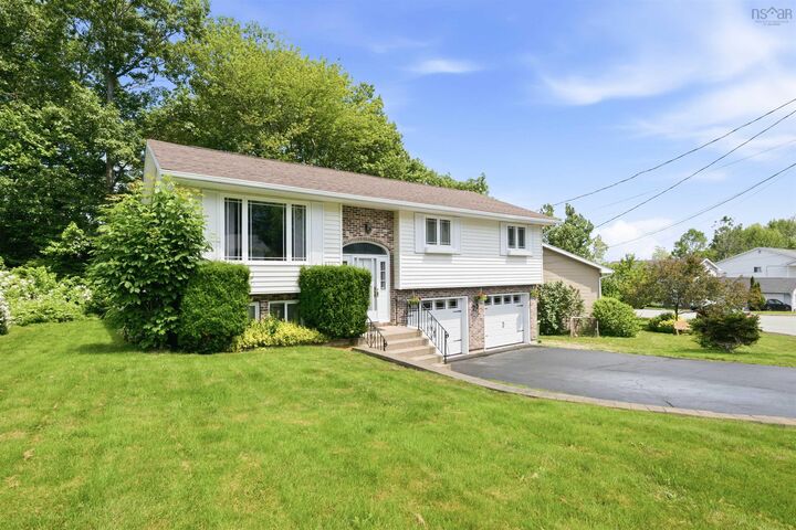 Property Photo: 73 Wynn Castle Drive NS B4E 2H3