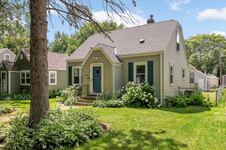 Property Photo:  5512 34th Avenue S  MN 55417 