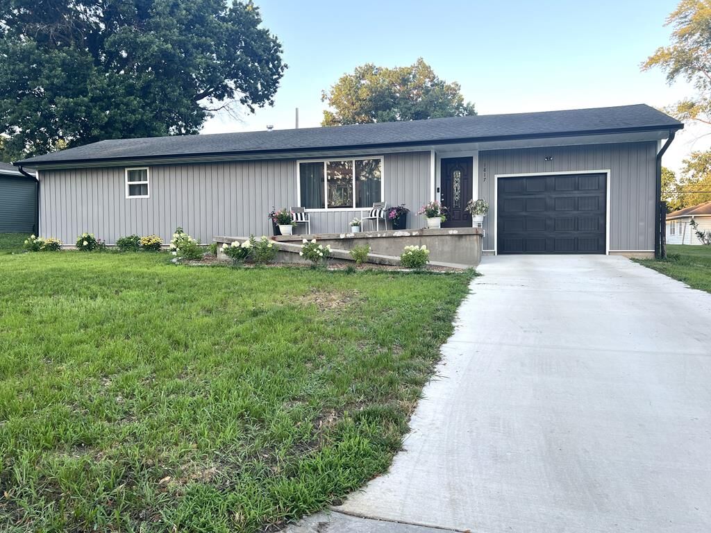 Property Photo:  1817 Borden  MO 64601 