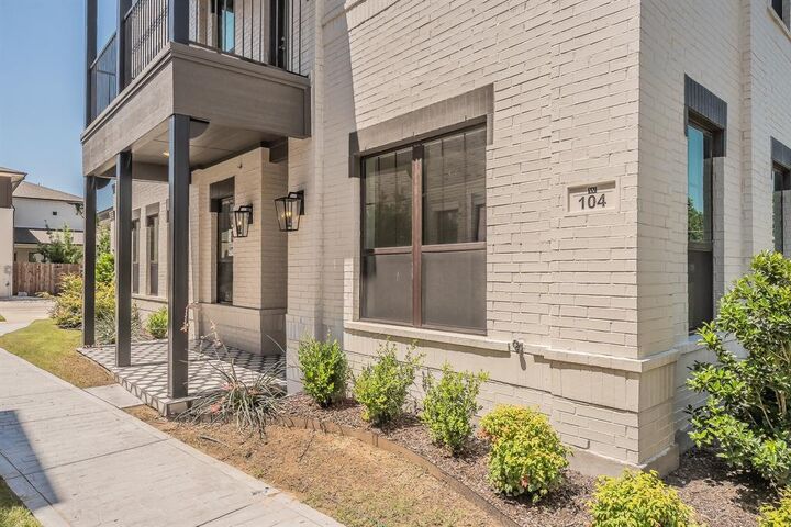 Property Photo: 305 Sunset Lane 104 TX 76114