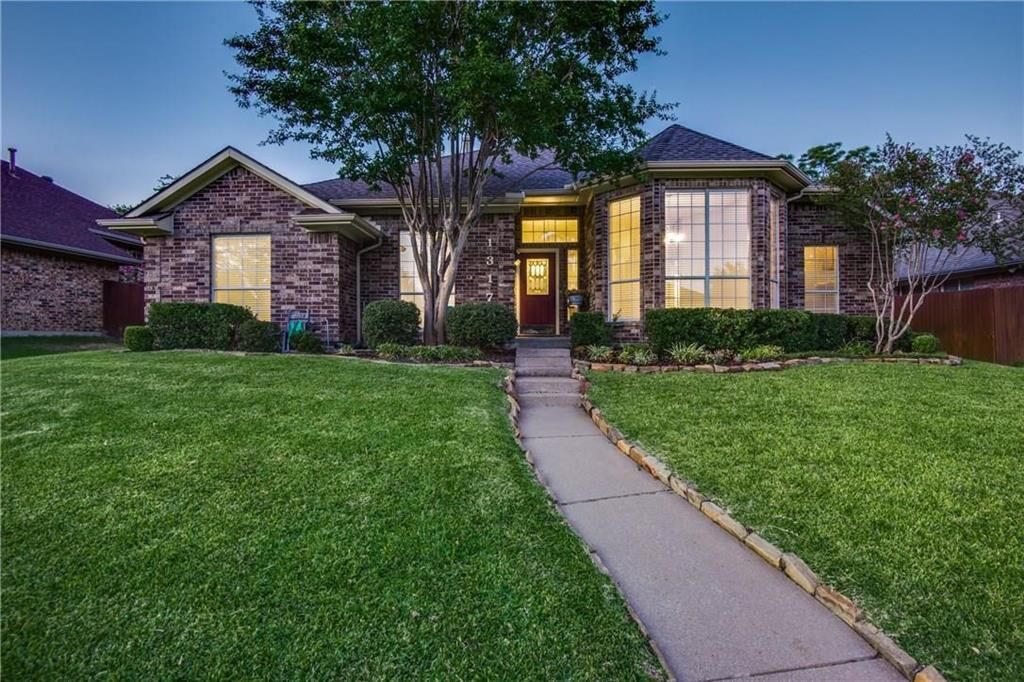 Property Photo: 1317 Savoy Drive TX 75006