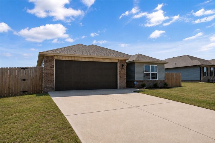 Property Photo: 2713 W Reynolds Street AR 72751