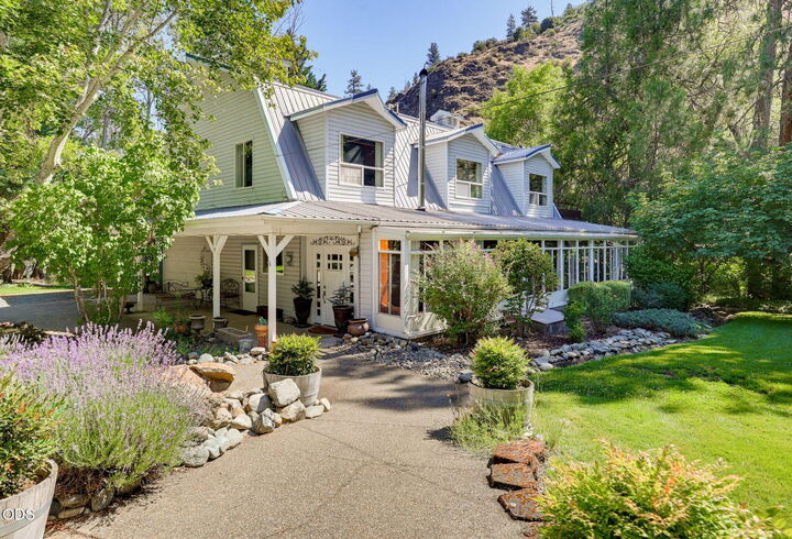 Property Photo: 7935 Upper Applegate Road OR 97530