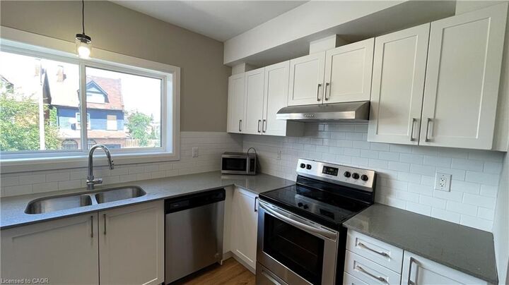 Property Photo:  540 King Street E A5  ON L8N 1E2 