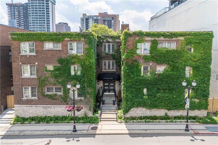 285 King Street W 4 — photo 1