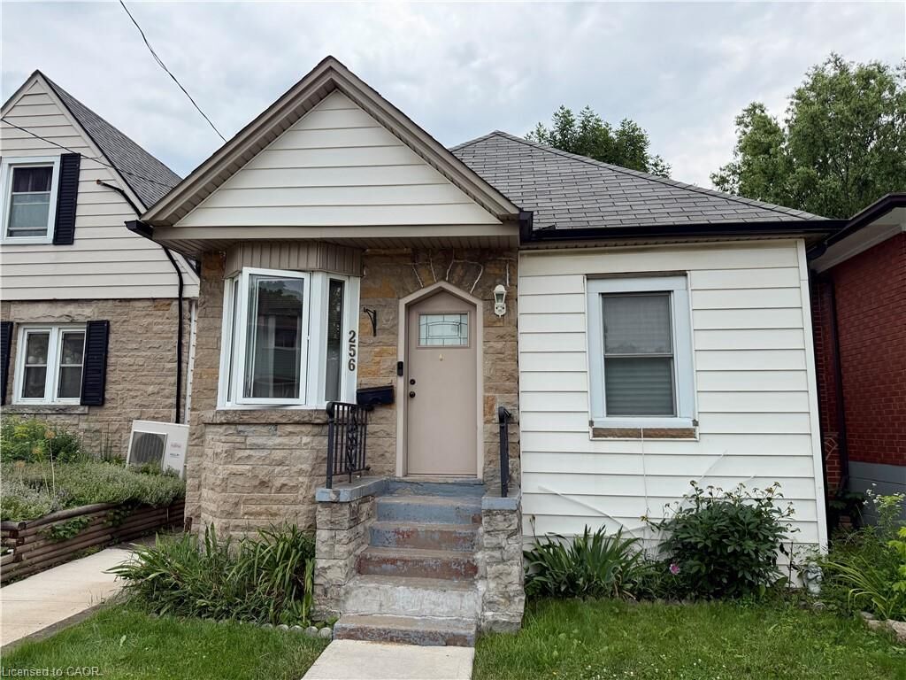 Property Photo:  256 Fairfield Avenue  ON L8H 5H6 