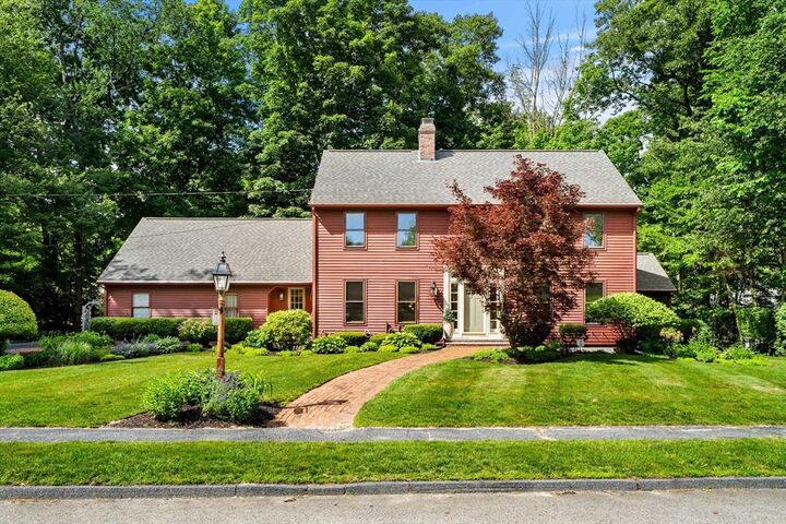 Property Photo: 6 Lexington Cir MA 01520