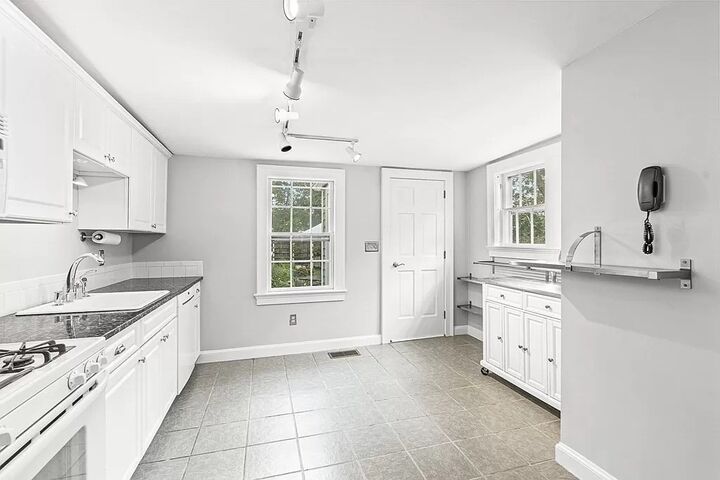 Property Photo:  14 Schouler Ct 14  MA 02476 