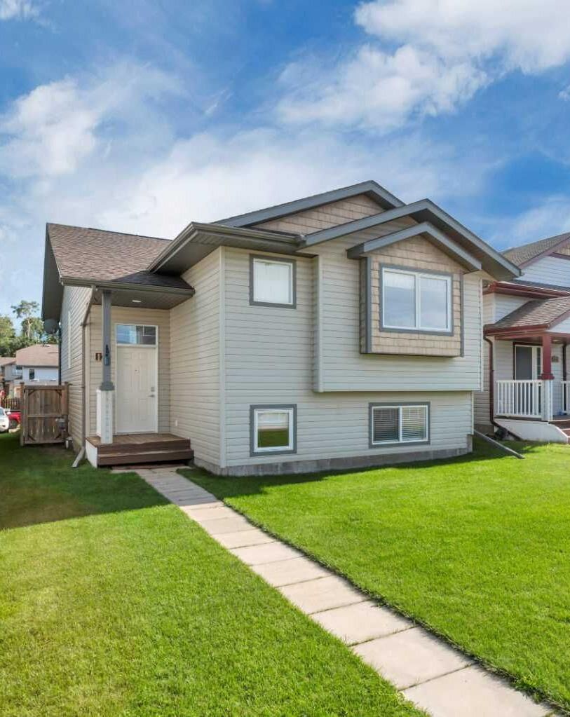 Property Photo:  121 Wilkinson Circle  AB T4S 2N7 
