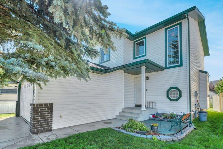 Property Photo: 7 Springs Crescent SE AB T4A 2C2