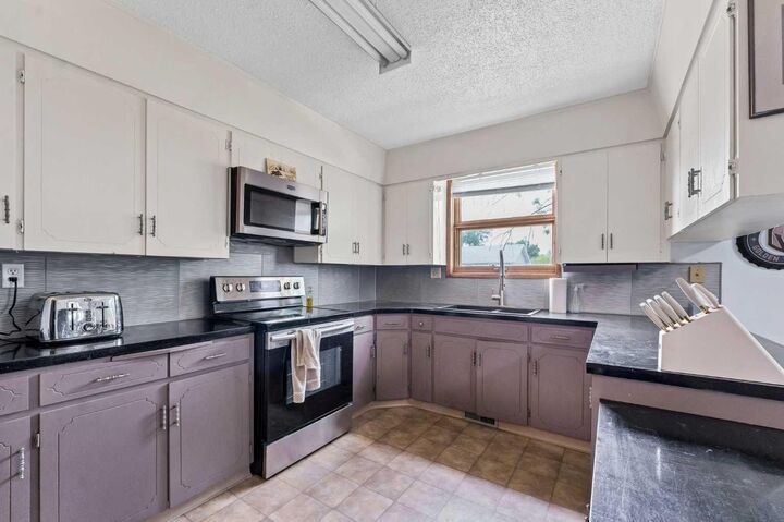 Property Photo:  213 6 Street SE  AB T0J 2P0 