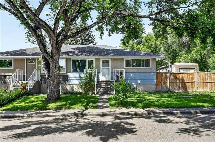 Property Photo:  1944 10 Avenue NE  AB T2E 0Y5 