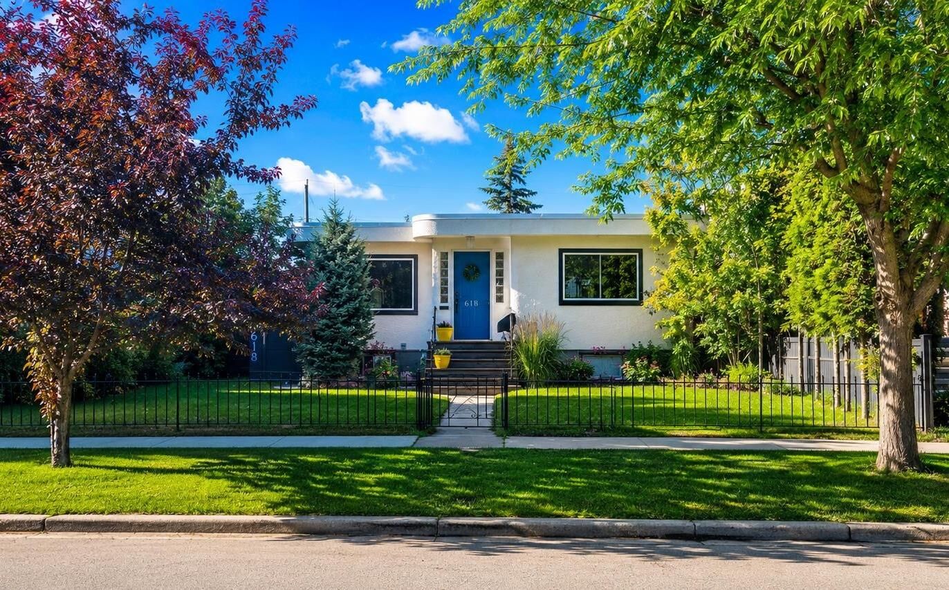Property Photo: 618 11 Avenue NE AB T2E 0Z7