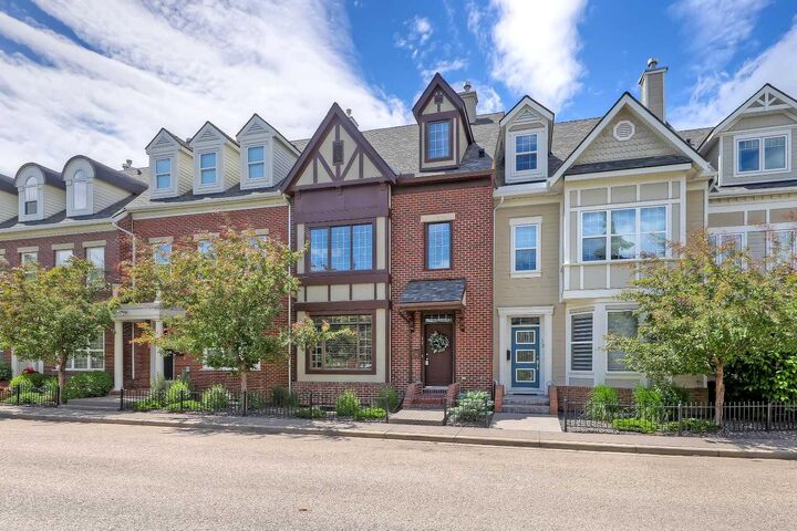 Property Photo: 17 Somme Boulevard SW AB T2T 6K7