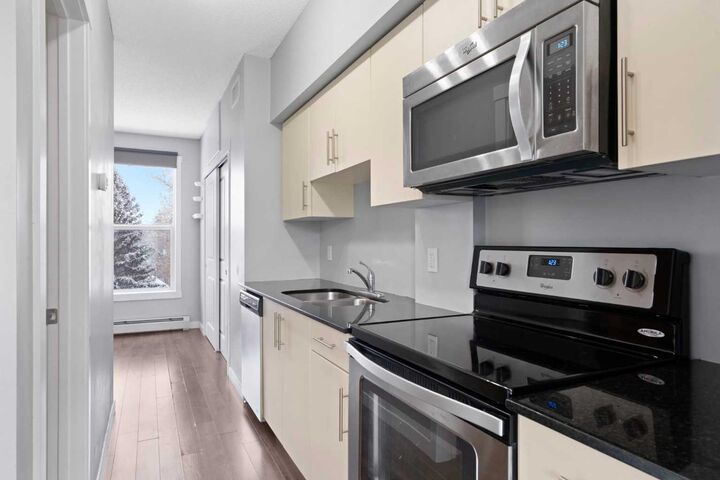 Property Photo: 1740 9 Street NW 402 AB T2M 4Z5