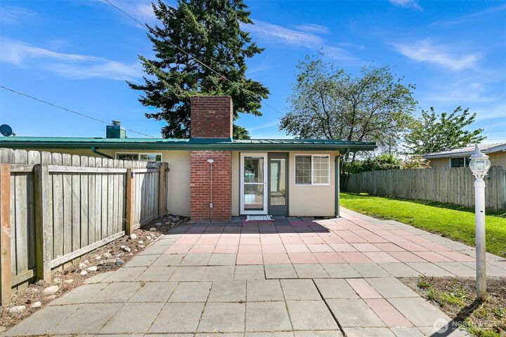 Property Photo:  2267  Hawthorne Street  WA 98248 
