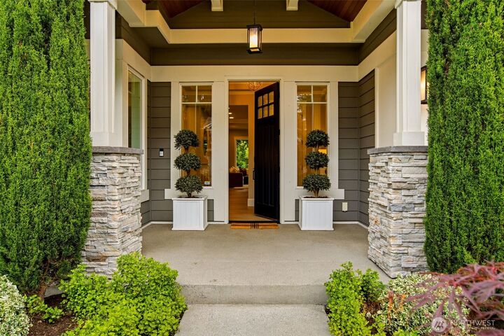Property Photo: 11056 SE 30th St WA 98004