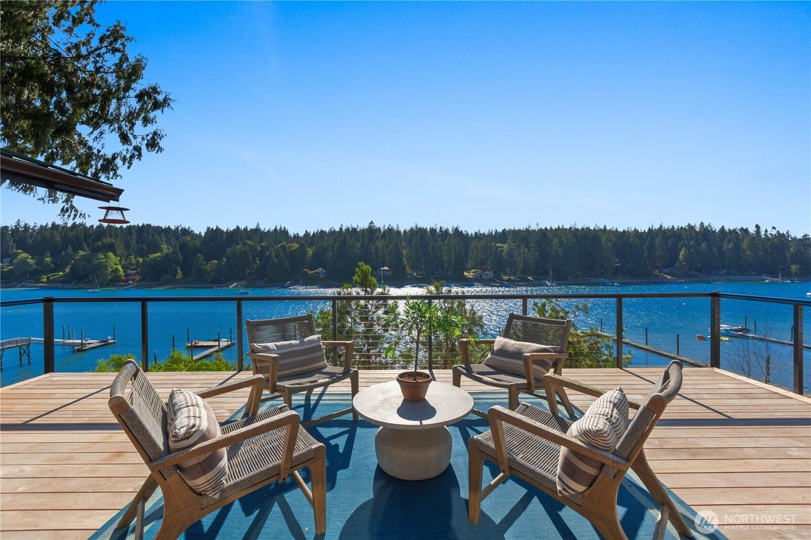 Property Photo: 6498 NE Monte Vista Drive WA 98110