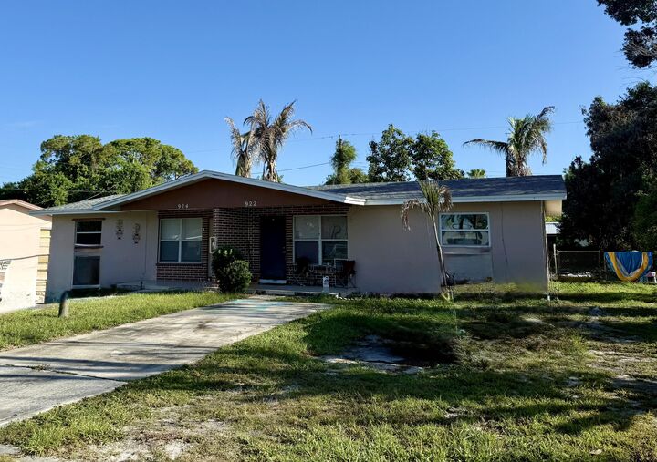Property Photo: 924 Skylark Drive FL 34982