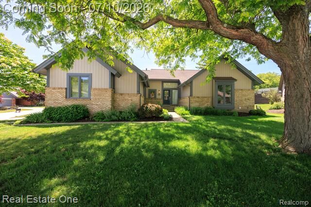 Property Photo:  986 River Bend Drive  MI 48307 