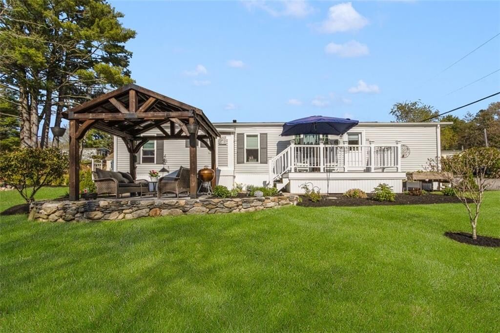 Property Photo:  33 Foxtrot Drive  RI 02813 