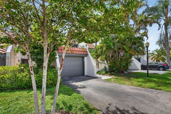 Property Photo: 365 Fern Dr 7-2 FL 33326