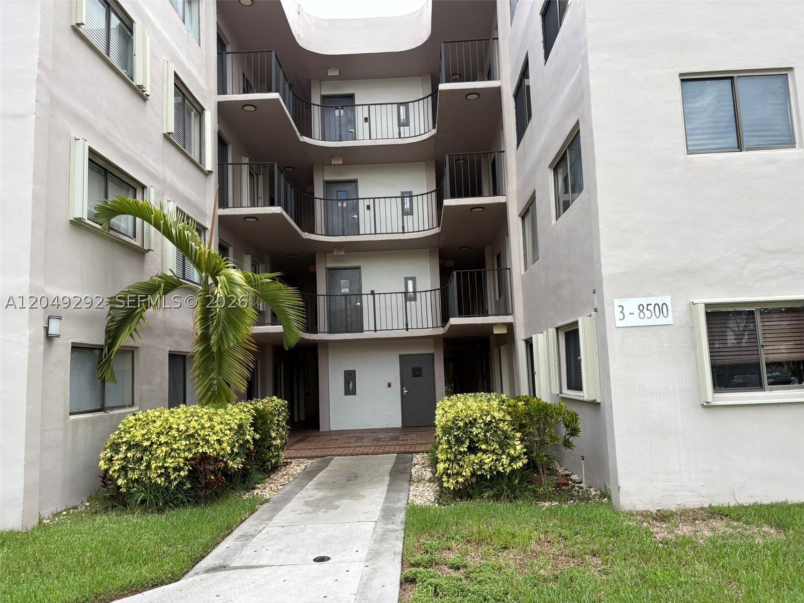 Property Photo: 8500 SW 133rd Ave Rd 422 FL 33183