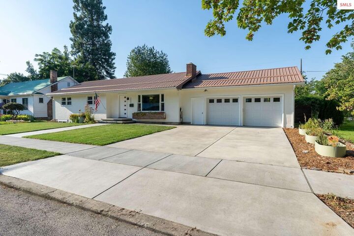 Property Photo:  422 Antone St  ID 83864 