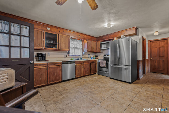 Property Photo:  