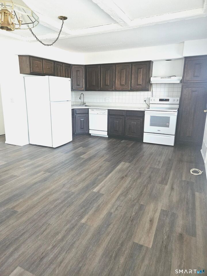Property Photo:  25 Savin Park 25  CT 06516 