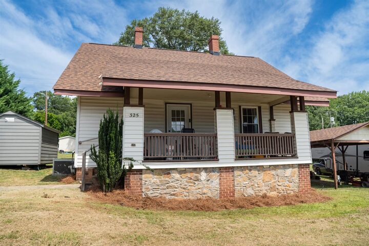 Property Photo: 325 Stone Street SC 29372