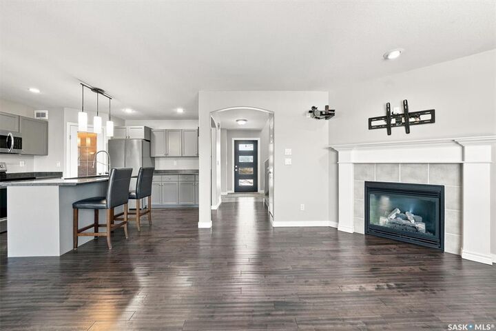 Property Photo: 911 Maguire Crescent SK S7W 1A5