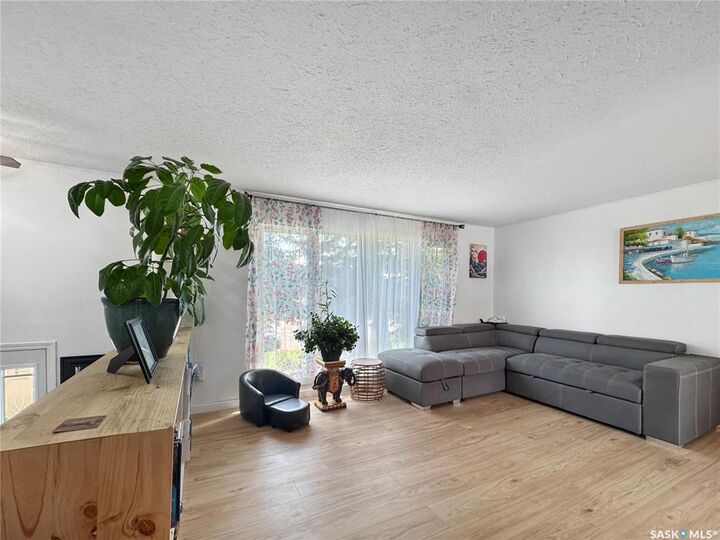 Property Photo:  322 35th Street  SK S0M 0E0 