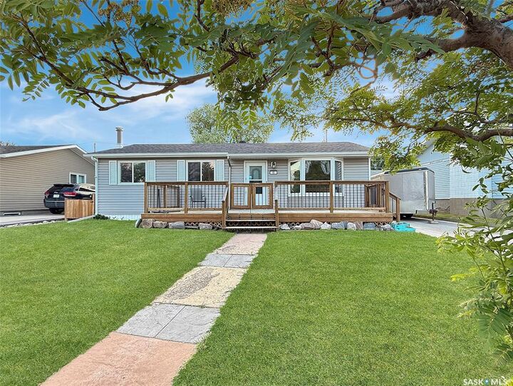 10 Macdonald Crescent — photo 1