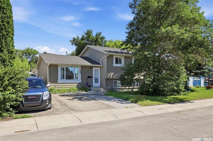 Property Photo: 123 Kirkpatrick Crescent SK S7L 6Z1