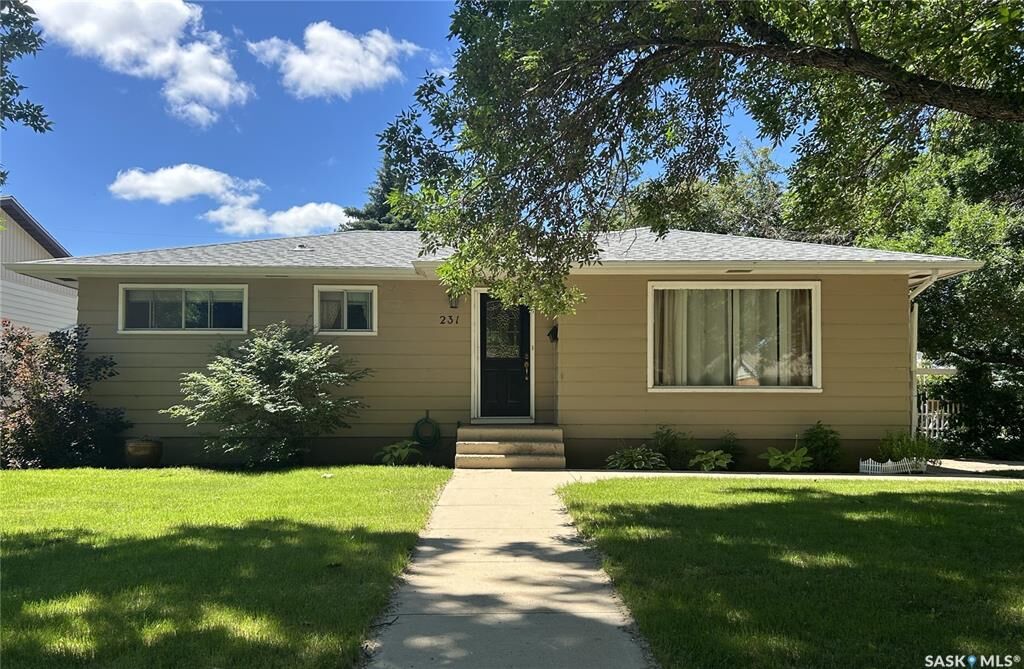 Property Photo:  231 Duncan Road  SK S4A 0A3 
