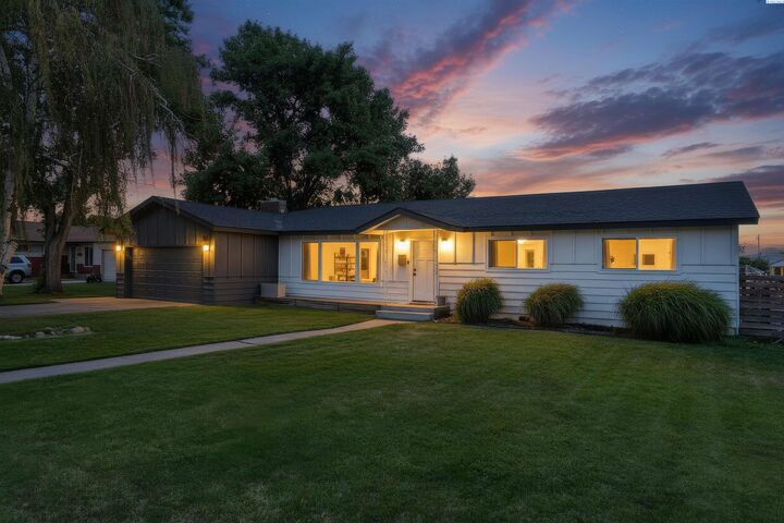 Property Photo: 4004 W Okanogan Ave WA 99336
