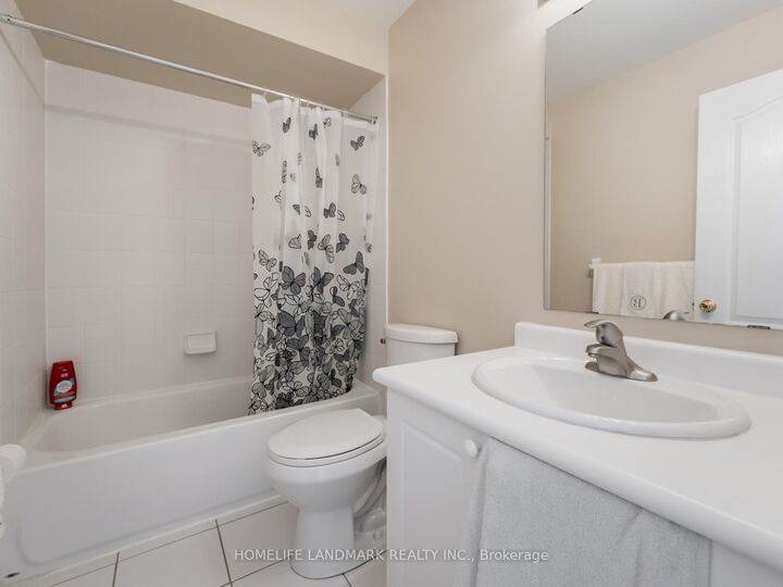 Property Photo: 4950 Albina Way 28 ON L4Z 4J4