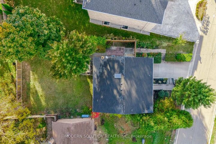 Property Photo: 2557 Mindemoya Road ON L5C 2R1