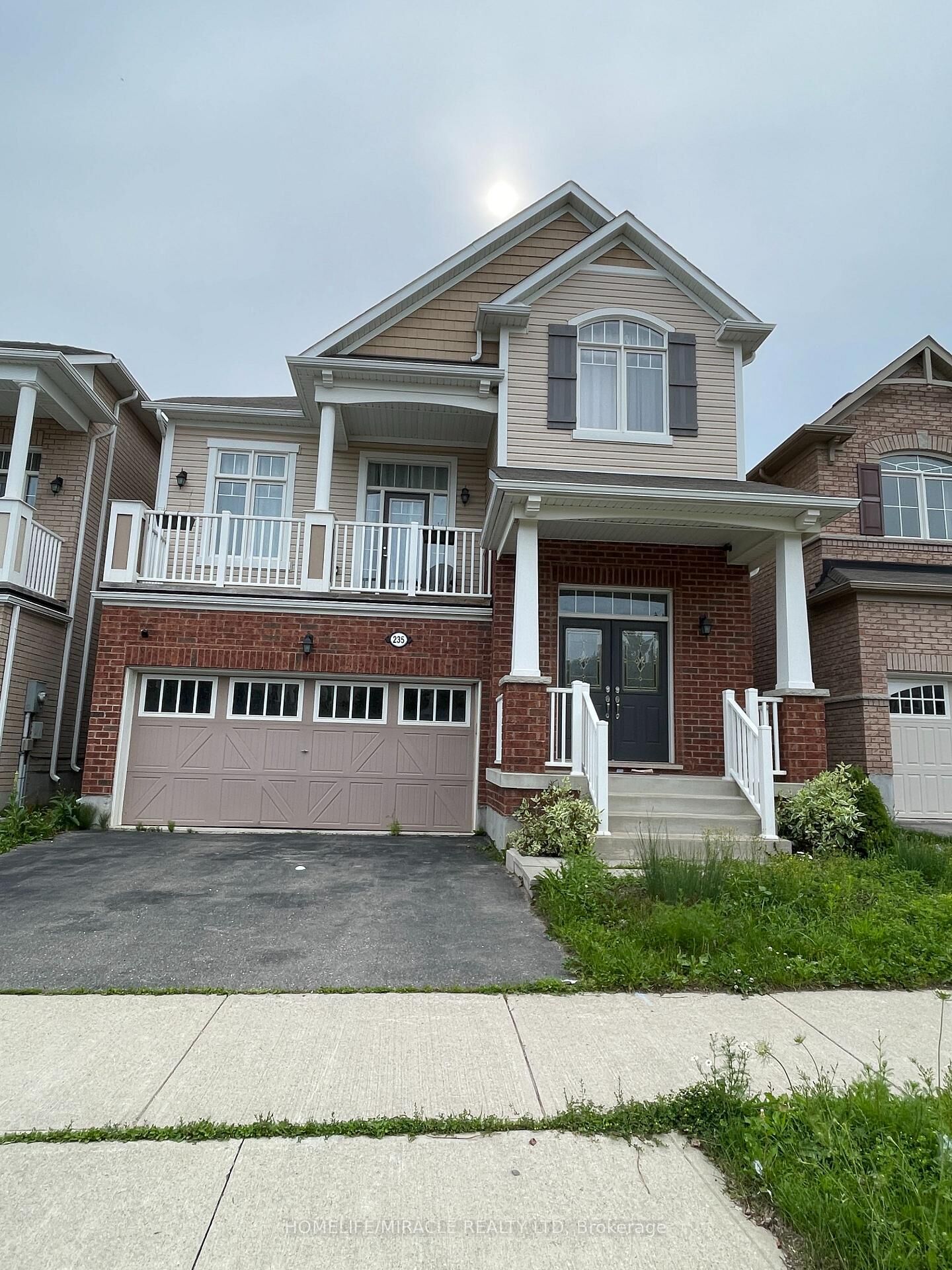 Photo de la propriété:  235 Apple Hill Crescent  ON N2R 0E5 