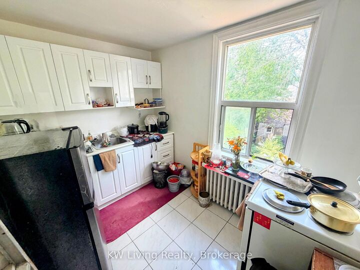 Property Photo: 636 Clinton Street ON M6G 2Z7