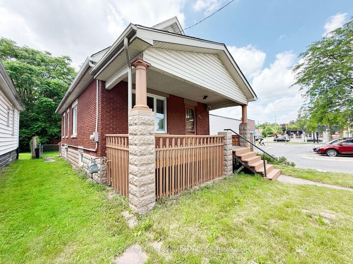 Property Photo: 827 Quebec Street ON N5Y 1X3