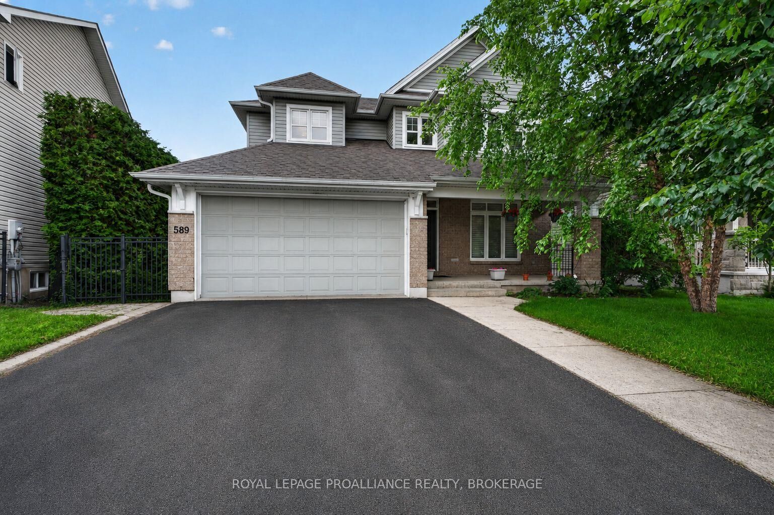 Property Photo: 589 Fieldstone Drive ON K7K 0B9